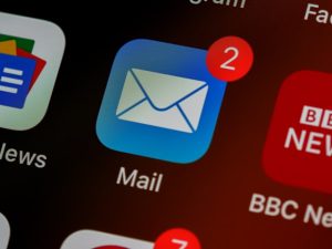 e-mail notification on phone indication out of office message